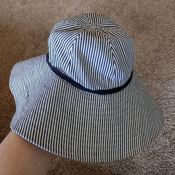 Banana Republic Striped Blue White Floppy Sun Hat - Picture 11 of 11